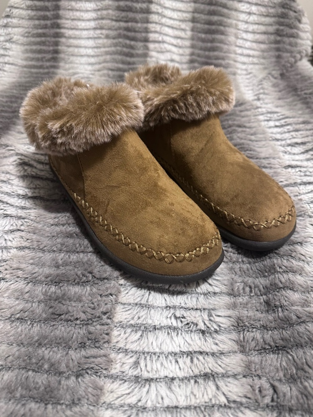 NEW Magellan Women’s house shoe
Size 7 - Picture 2 of 5